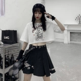 Футболка в стиле хип-хоп, короткие дизайнерские штаны, короткий рукав, свободный крой, высокая талия, тренд сезона