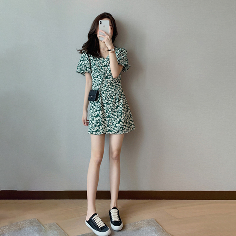 Beautiful Sanya Seaside Vacation, Makes You Look Fairer and Prettier, Petite Green V-Neck Chiffon Short Floral Dress for Women in Summer