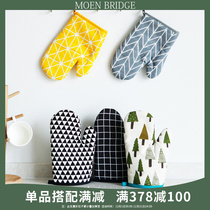 Thickened cotton microwave oven gloves High temperature insulation gloves Kitchen oven baking special cotton anti-scalding gloves