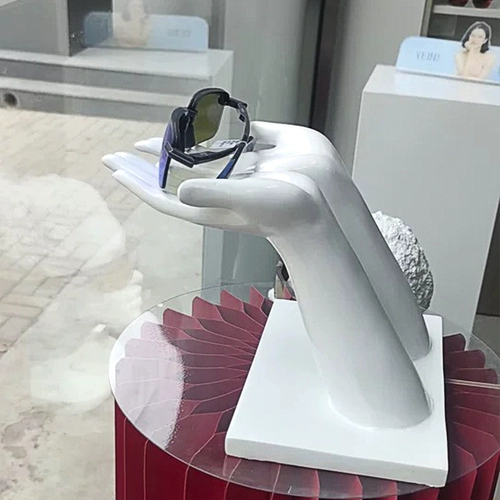 Креативный стенд, очки на солнечной энергии