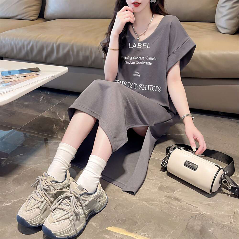 U-Neck Plus-Size Short-Sleeve Women's T-Shirt Summer Dress with Letter Print, Korean Style, Lazy and Relaxed Casual Long Top with Slit U-Neck Plus-Size Short-Sleeve Women's T-Shirt Summer Dress with Letter Print, Korean Style, Lazy and Relaxed Casual Long Top with Slit