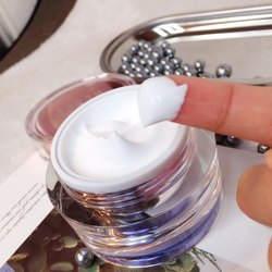 Han Xizhen Lazy Face Cream Waterproof, Sweatproof, Oil Control Refreshing Moisturizing Long-lasting Moisturizing Concealer for Men and Women 50g