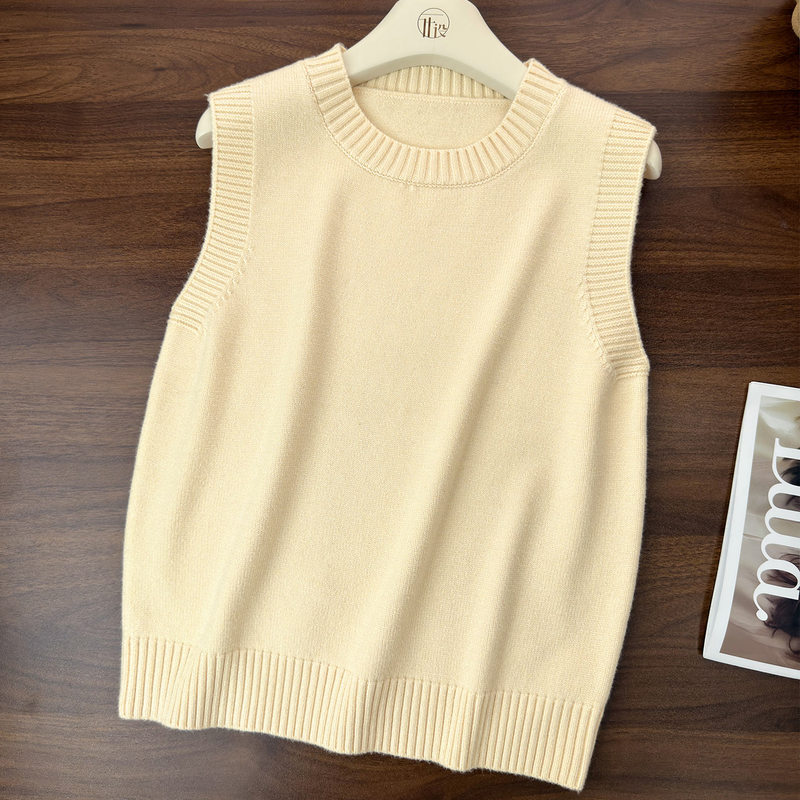 Apricot-Colored Sleeveless Knitted Vest Top for Women, Autumn 2026 New Korean Style, Lazy Style, Soft and Warm Sweater