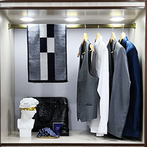 Simple modern model room cloakroom accessories exhibition hall decoration of mens shirt props decoration