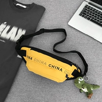 Есть четыре случайных значка желтых с зелеными украшениями динозавров