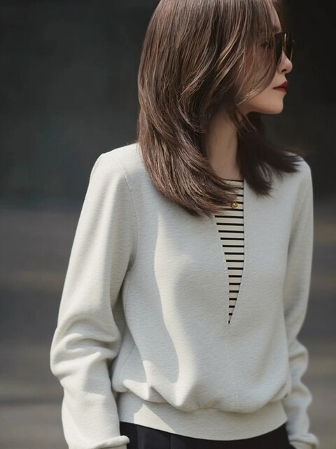 Spring Season, Very Stylish and Unique Design Tops, Chic, Sophisticated, Niche, Non-Repetitive, Trendy, Age-Reducing Gray Sweatshirt