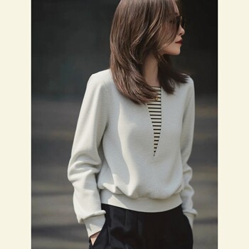 Spring Season, Very Stylish and Unique Design Tops, Chic, Sophisticated, Niche, Non-Repetitive, Trendy, Age-Reducing Gray Sweatshirt