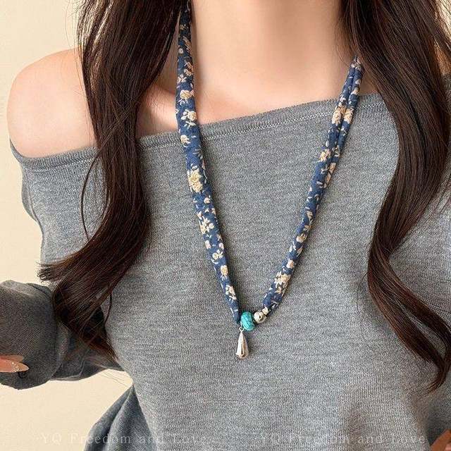 Dark Blue Floral Silk Scarf with Heart-Shaped Water Drop Necklace for Women, Unique Design for Autumn and Winter, Long Sweater Chain Clothing Accessory