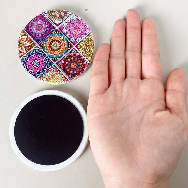 Cross-Border 7.5×7.5 Resin Nine-Grid Round Refrigerator Magnet with D Hot Stamping Technology, Suitable for Home Use and Gift-Giving