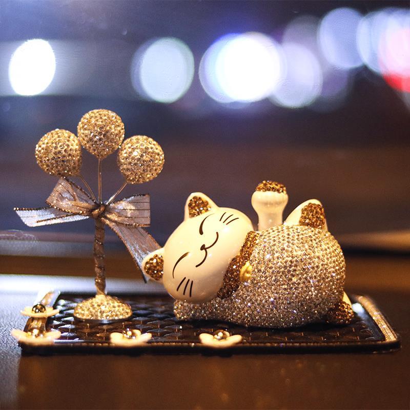 Net celebrity car interior decoration ornaments Car personality car bedding Daquan high-end goddess models