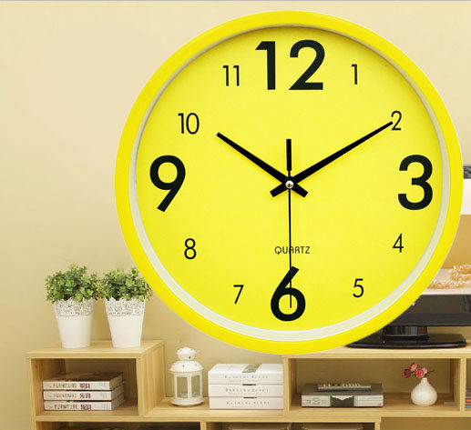 Trendy Wall Clock with Sweeping Seconds, Cartoon Style, Minimalist and Unique, Modern Children's Wall-Mounted Round Glass Clock