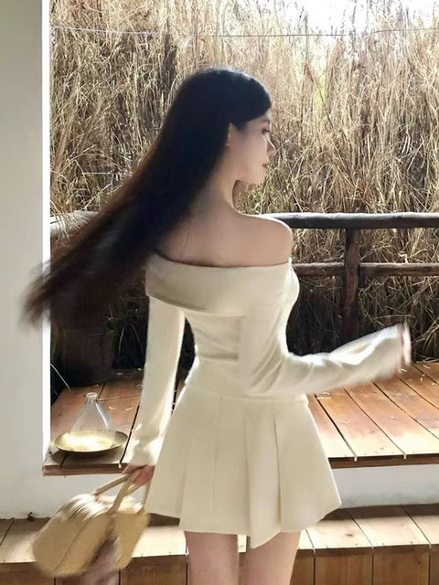 Designed with a Slim Fit, Off-The-Shoulder Knit Top with Long Sleeves and a Pleated Short Skirt Set for Women, a Hot-Selling Item for Autumn