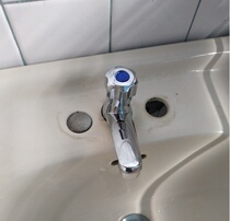 Washbasin Single-hole tap toilet in the floor washbasin hot and cold water mixing valve Home All-copper single water tap Single cold