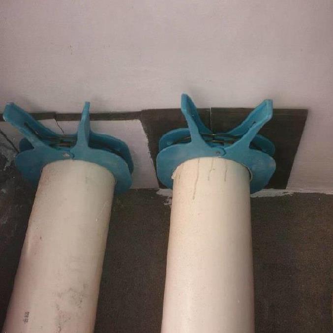 Hydroelectrician is suitable for crane mould panel width to leave fire pipe tube blocking hole hole filled