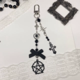 Маленький демон Оригинальный черно -белый стиль темный литт