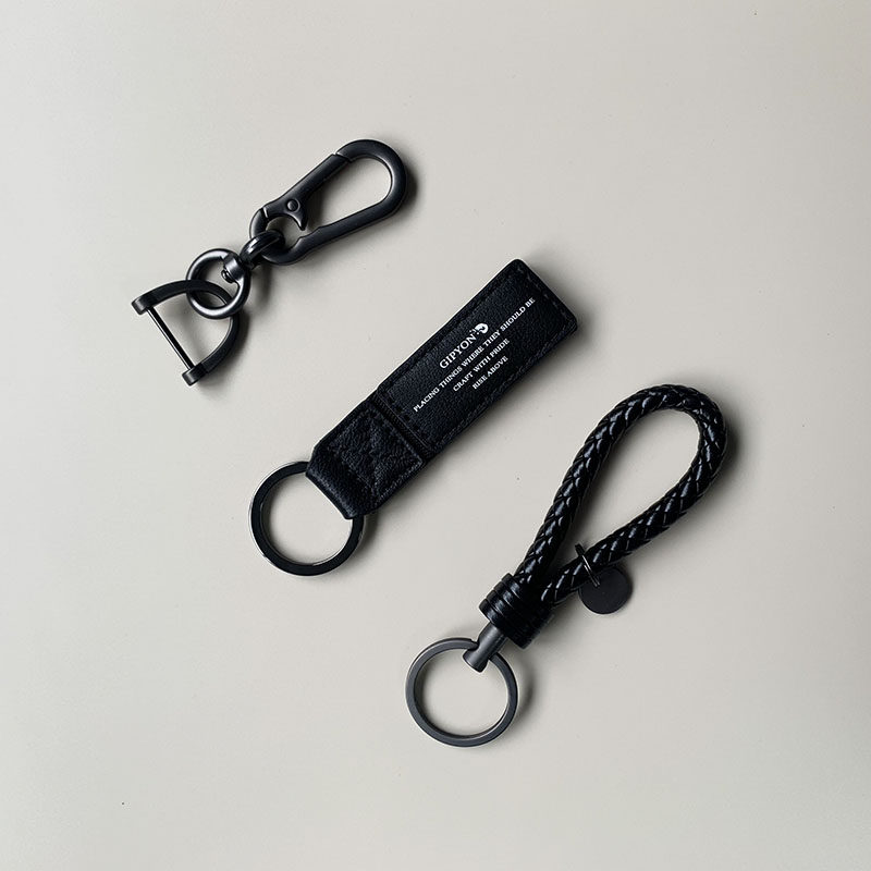 Simple black metal car keychain for men and women couples cute creative tide waist hanging key chain pendant personality