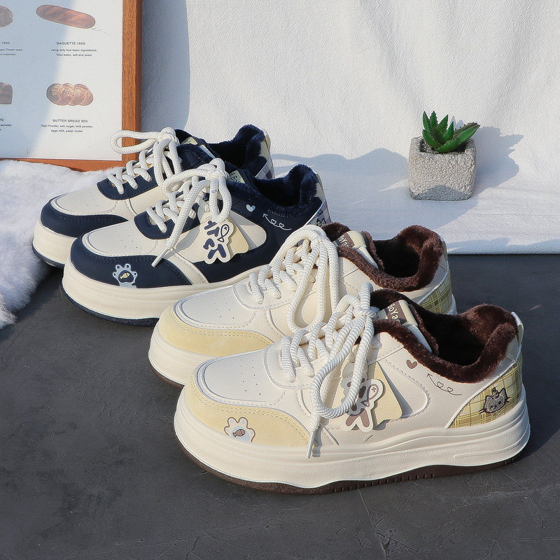 2025 Autumn and Winter Cartoon Print Fleece-Lined Sneakers for Women, Warm and Versatile White Shoes, Student Casual Comfortable Sports Cotton Shoes