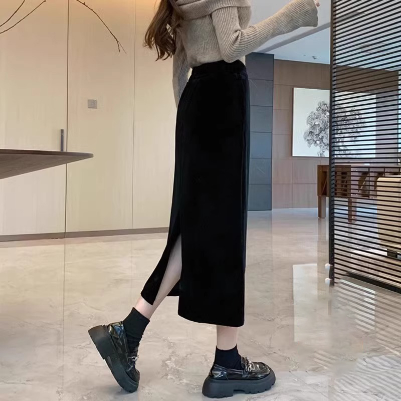 Trendy Brand Velvet Midi Skirt for Women, 2026 Autumn and Winter New Style, High-Waisted, Slimming, Elegant, Slit, Bodycon Skirt Trendy Brand Velvet Midi Skirt for Women, 2026 Autumn and Winter New Style, High-Waisted, Slimming, Elegant, Slit, Bodycon Skirt