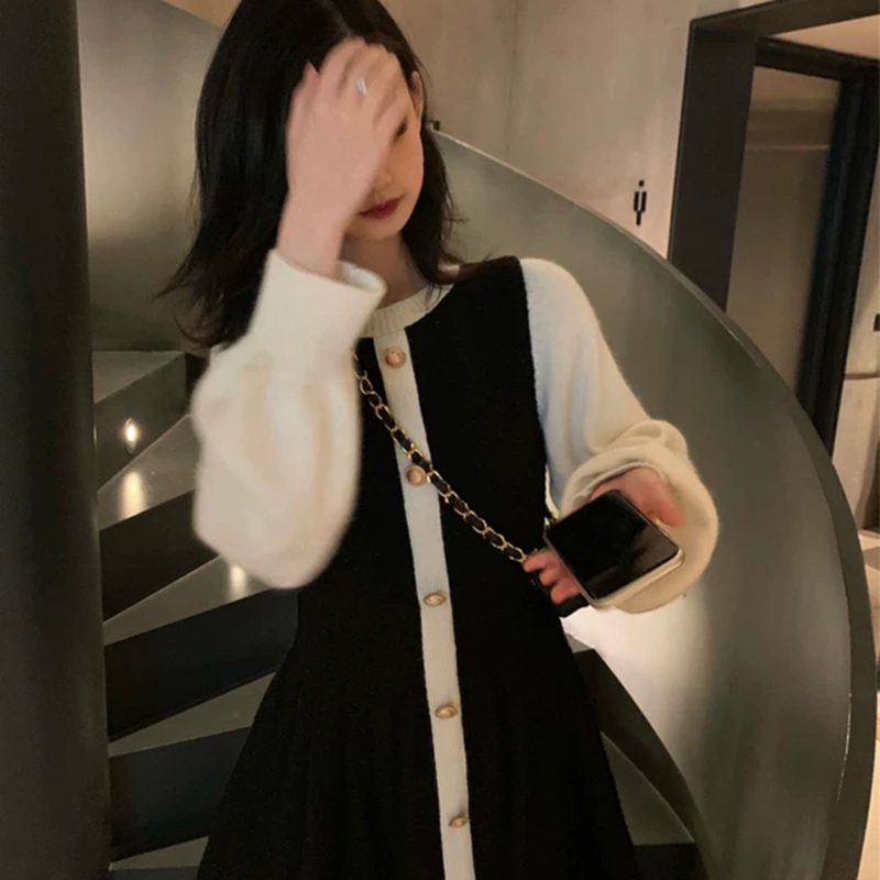 2022 early autumn new women's clothing waist is thin and small fragrance knitted long-sleeved dress bottoming with an A-line skirt