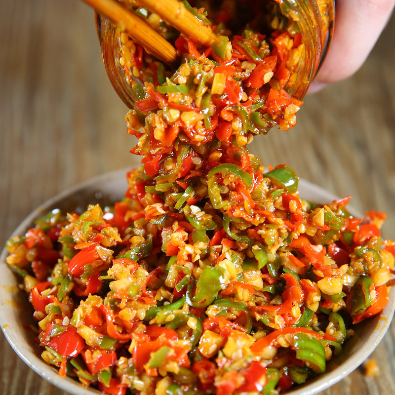 Large mouth garlic sauce chilli sauce ultra spicy homemade farmhouse colorful pretzels Sichuan chopped pretzels with rice sauce mixed pasta sauce