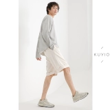 Kuyiou/life сгибает руку трижды морщин