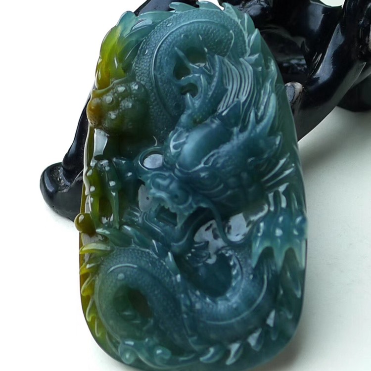 Natural jadeite A cargo pendant Yang green double color dragon brand Guan Gong Guanyin Pixiu jade Buddha Shanshui brand ice bracelet is positive