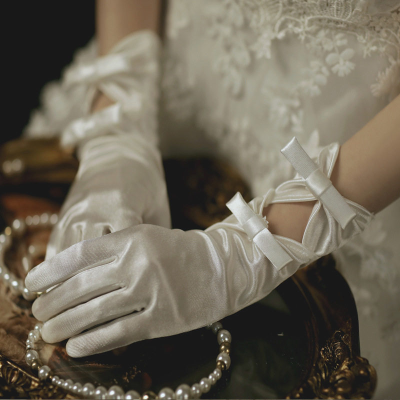 Wedding gloves, bridal lace, elegant retro Hepburn style wedding dress, white bow, short satin.
