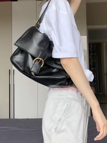 Brandymelville BM Официальный веб -сайт покупки 2022 Новая мягкая кожа Big Bag Женщина Ins Underarian Bag Big Dafa Stick Bag