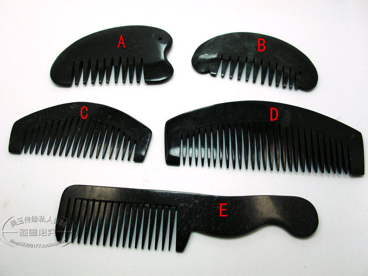 Natural Xinjiang live magnetic ink green jade comb scraping ink jade comb to send relatives gift ink jade comb