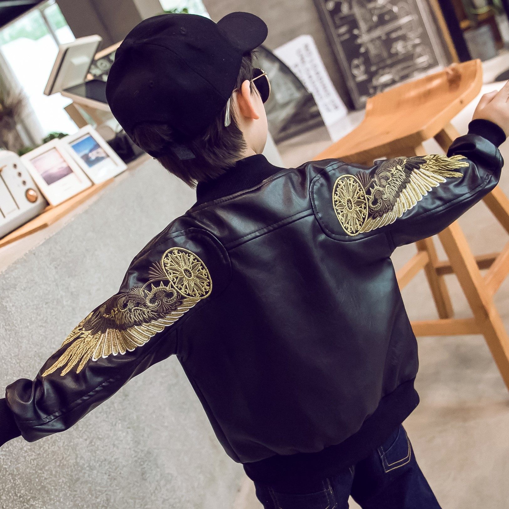 Children's clothing 2022 autumn and winter new children's leather clothing leather Korean version boys jacket motorcycle foreign style jacket plus velvet thickening