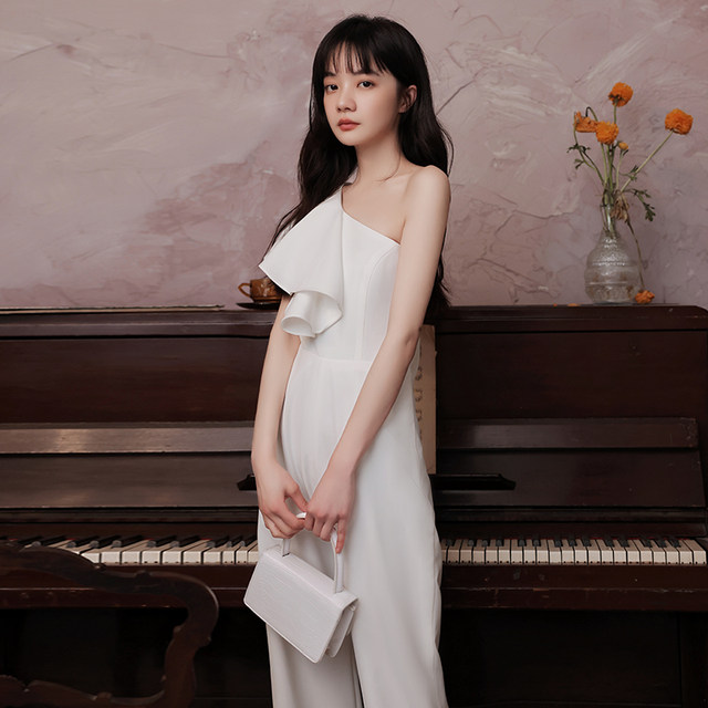 White evening dress female 2022 new high-end light luxury niche French birthday jumpsuit can usually be worn in autumn and winter