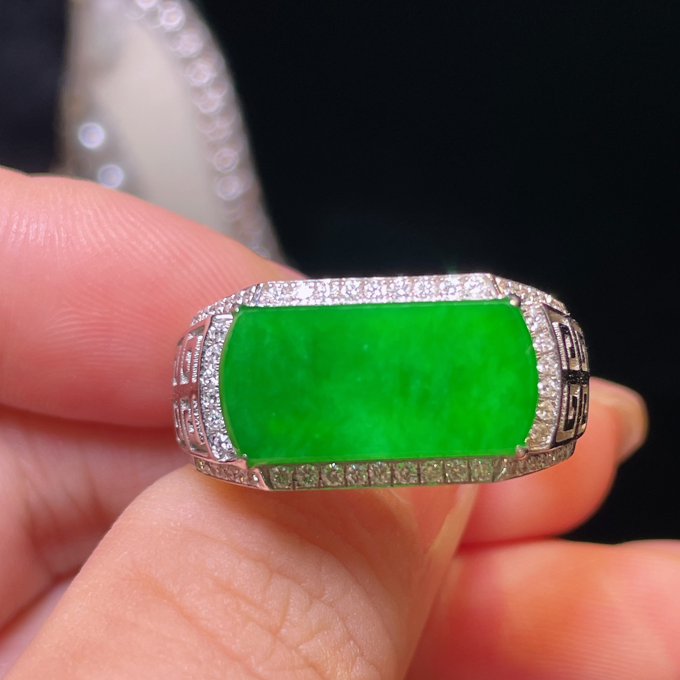 Cuiqin Emperor Bingyang Green Saddle Ring 18k gold inlaid with natural jade A variety of colors and elegant temperament