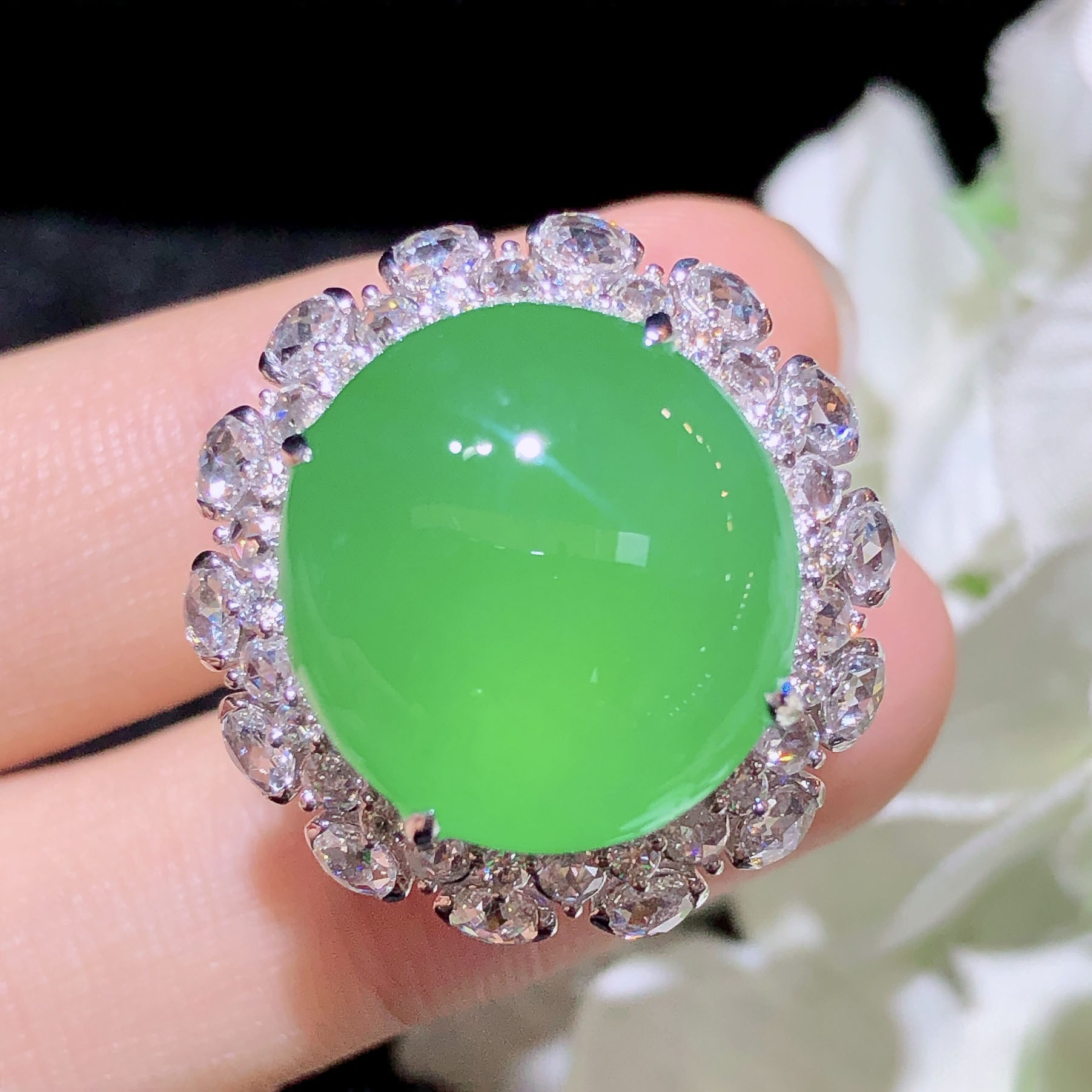 Cuiqin Emperor Bingyang Green Cabochon Ring 18k gold diamond inlaid with natural A-grade jadeite full and translucent