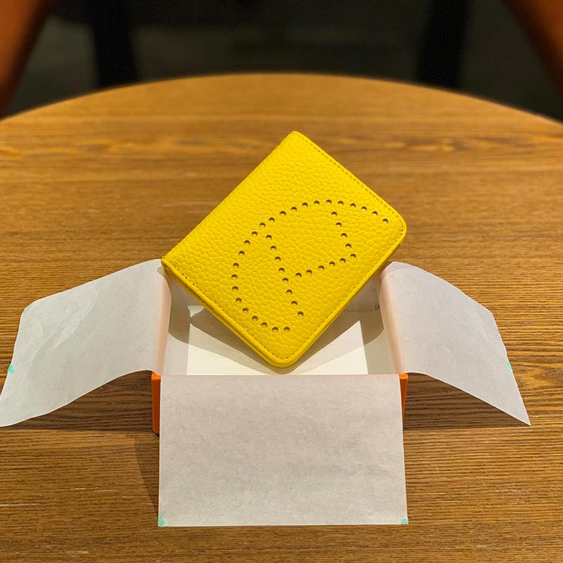 Yellow wallet Purse Chaewoman Short Hollowed-out Slim two-fold folding head laminated cow leather buckle large banknote clip European and American fashion