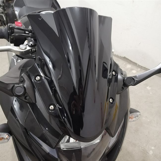 Thích hợp cho Suzuki gsx250r kính chắn gió gsx250 thay đổi nắp kính chắn gió phía trước kính chắn gió màu đen phun sơn - Kính chắn gió trước xe gắn máy