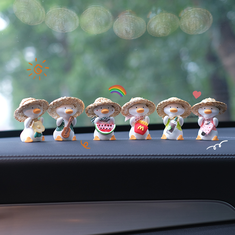 Net red straw hat duck car swing upscale car Fragrance incense Creative Cute Woman Interior Decoration Supplies Great
