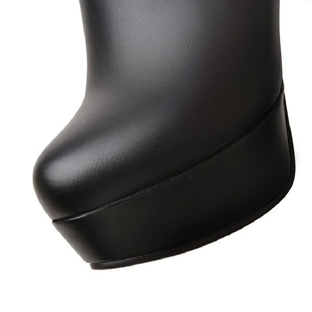 ຂະໜາດໃຫຍ່ 40 ສົ້ນສູງ 41 ເກີບຜູ້ຍິງ 42 ເວທີກັນນ້ຳ 43 ເກີບແບນເນມ 4445 super heel Martin boots women's small size 31-33