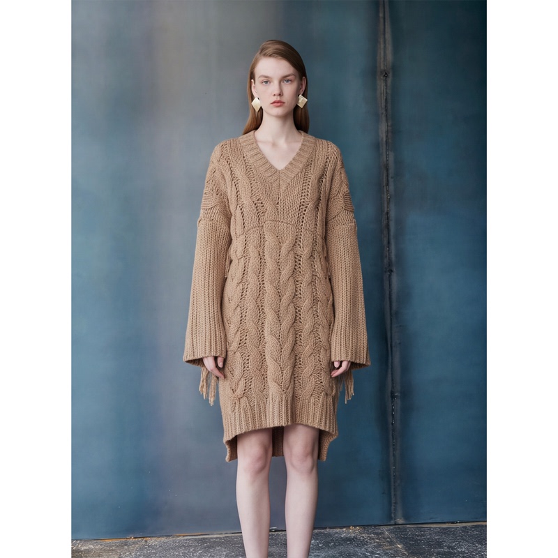 French-Style Design Knitted Dress for Women, 2026 Autumn and Winter New Style, Loose Fit, Slimming, Elegant Mid-Length Tassel Dress, Trendy