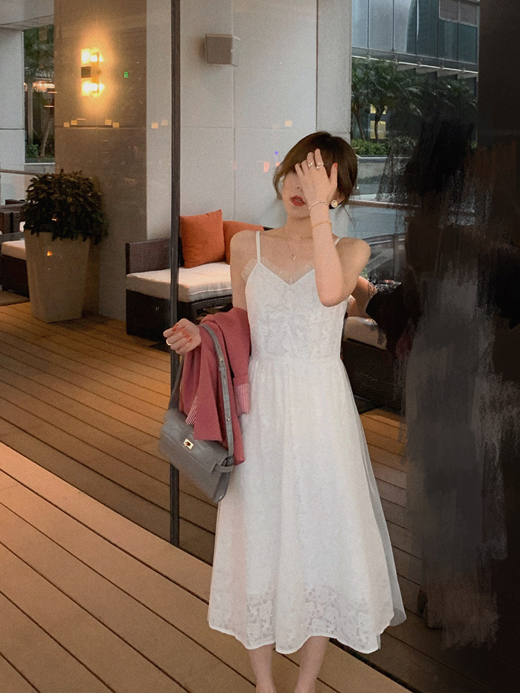 2024 NEW SPRING V-NECK SUSPENDER LITTLE BLACK DRESS WOMENS WAIST TO SHOW THIN TEMPERAMENT AGE-REDUCING DRESSES TRENDY