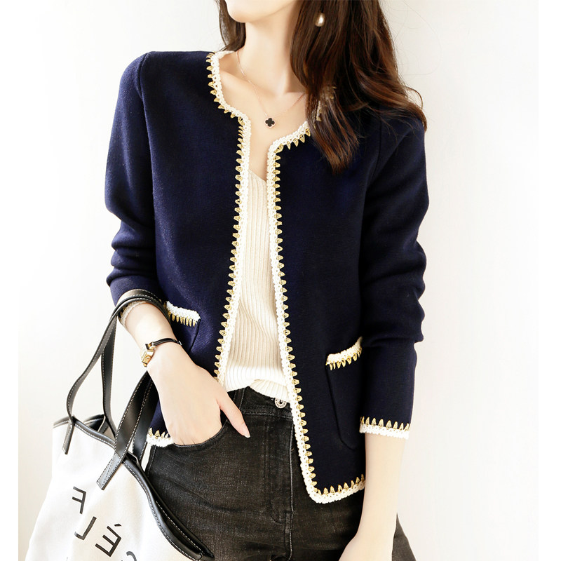 Knitted sweater tops and wool commuter with loose autumn and winter harbor with a short coat