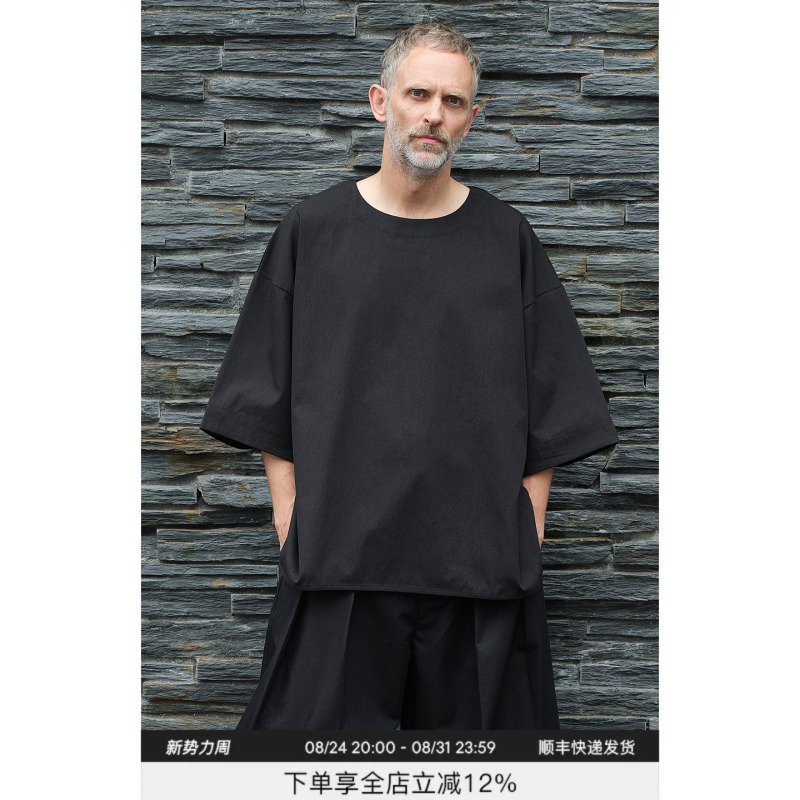 Oudavkyo Japanese-Style Black Round-Neck Drop-Shoulder Sleeve T-Shirt for Men, Summer 2026 Short-Sleeve Design Cotton-Linen Top Oudavkyo Japanese-Style Black Round-Neck Drop-Shoulder Sleeve T-Shirt for Men, Summer 2026 Short-Sleeve Design Cotton-Linen Top