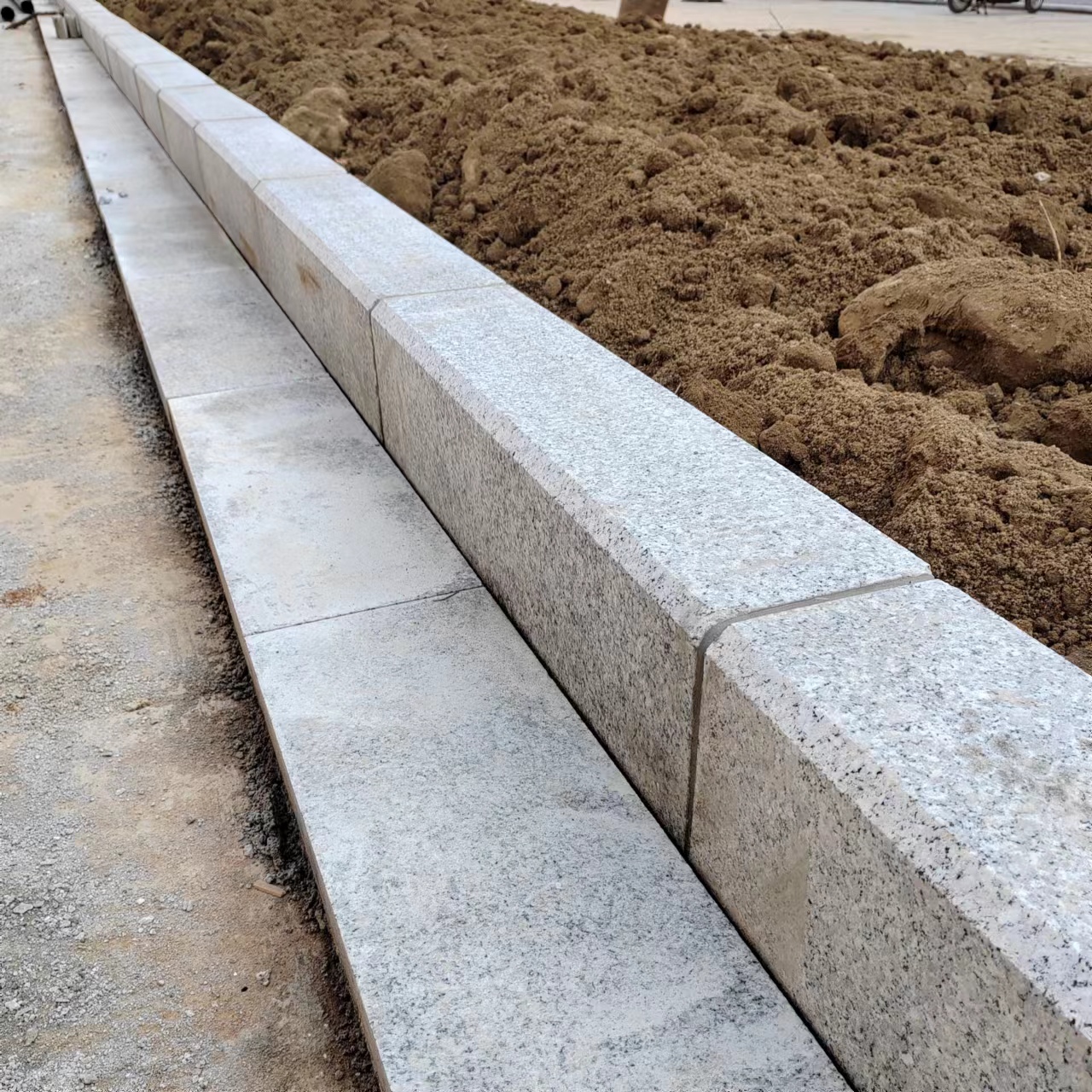 花岗岩大理石芝麻白路沿石芝麻灰路缘石侧石平石庭院花坛树围石材(图5)