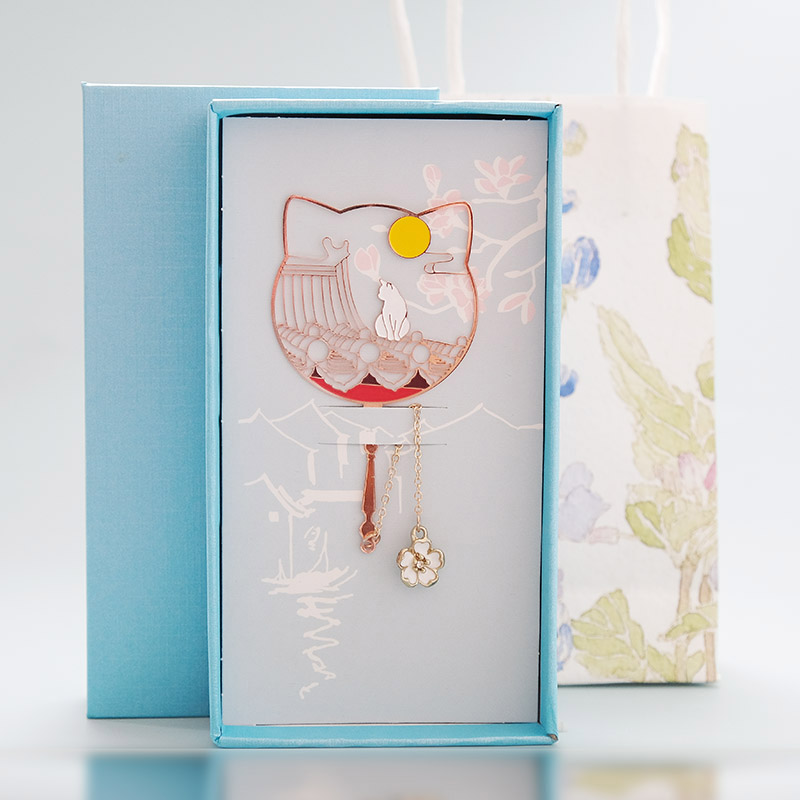 Cat fan bookmark Chinese style classical literature and art small fresh students with stationery Graduation Teacher's Day gifts Cat cultural and creative gifts on the roof of the Forbidden City Ancient style metal bookmark box