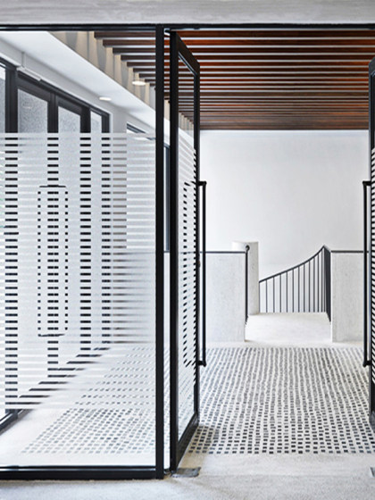 磨砂玻璃贴纸免胶条纹玻璃贴膜办公室装饰个性创意防撞横条腰线贴