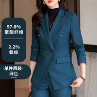 Зеленый пиджак классического кроя