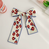 Румящие цветы и голубые края