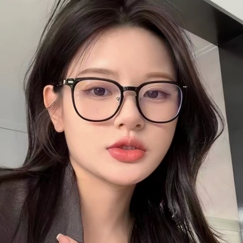 Корейская версия Ultra -Light Glasses Myopia Женщины могут быть оборудованы определенной степенью боковых лиц против BBL