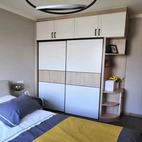 The board is made of Jilin Sengong Lushuihe EO grade board Kangjie louver covered sliding door oak M42