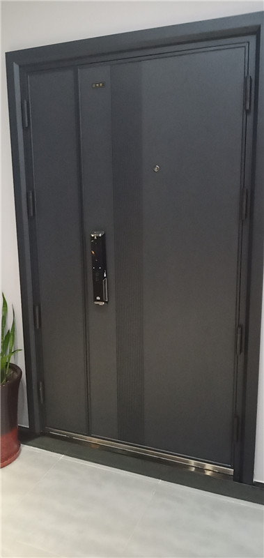 God will be able to synchronize mobile phone fingerprint lock safety door with Claodix door of Claus A door