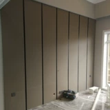 Алюминиевая сплава T -образная полоса, металлическая плитка и деревянная полость, декоративная фоновая стена Потолок закрывающе